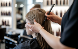 salon-coiffure-traitement-client-dos