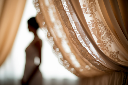 silhouette-floue-dentelle-satin