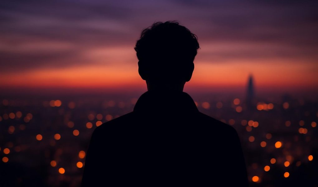 silhouette-dos-paysage-urbain-crepuscule